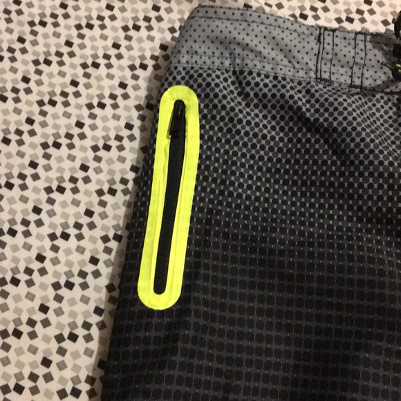 NWOT Body glove swim trunks XL (18) - Picture 2 of 7